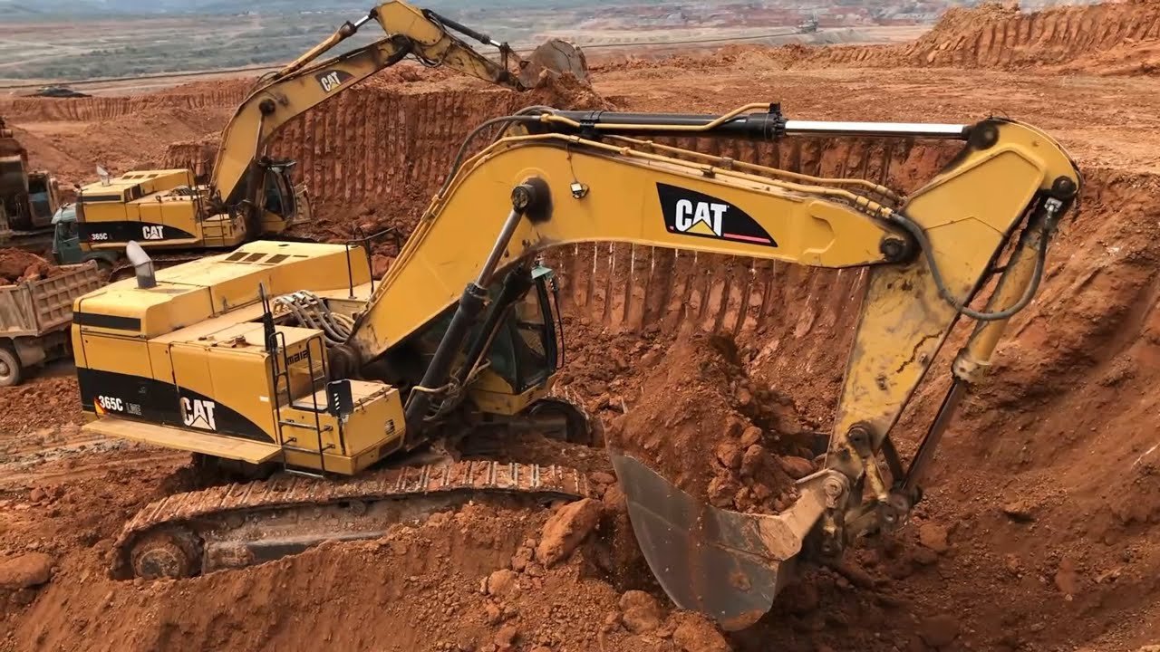 Equipamentos de terraplanagem da TSS Serviços atendendo obras em todo o estado da Bahia